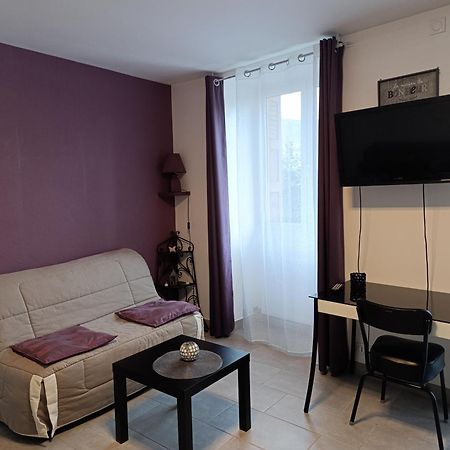 Maison Spacieuse Et Agreable Saint-Georges-de-Luzencon Екстер'єр фото