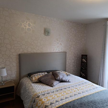 Maison Spacieuse Et Agreable Saint-Georges-de-Luzencon Екстер'єр фото