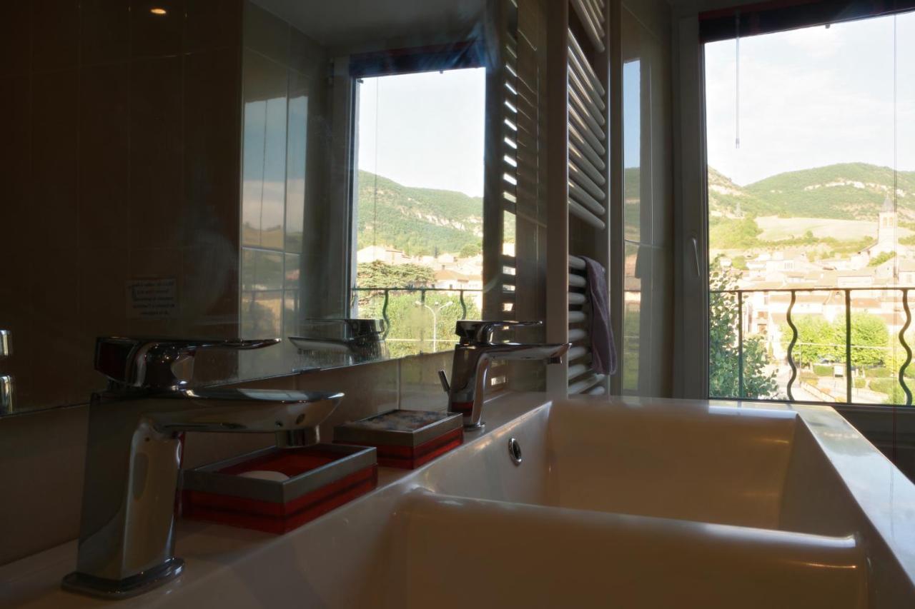 Maison Spacieuse Et Agreable Saint-Georges-de-Luzencon Екстер'єр фото