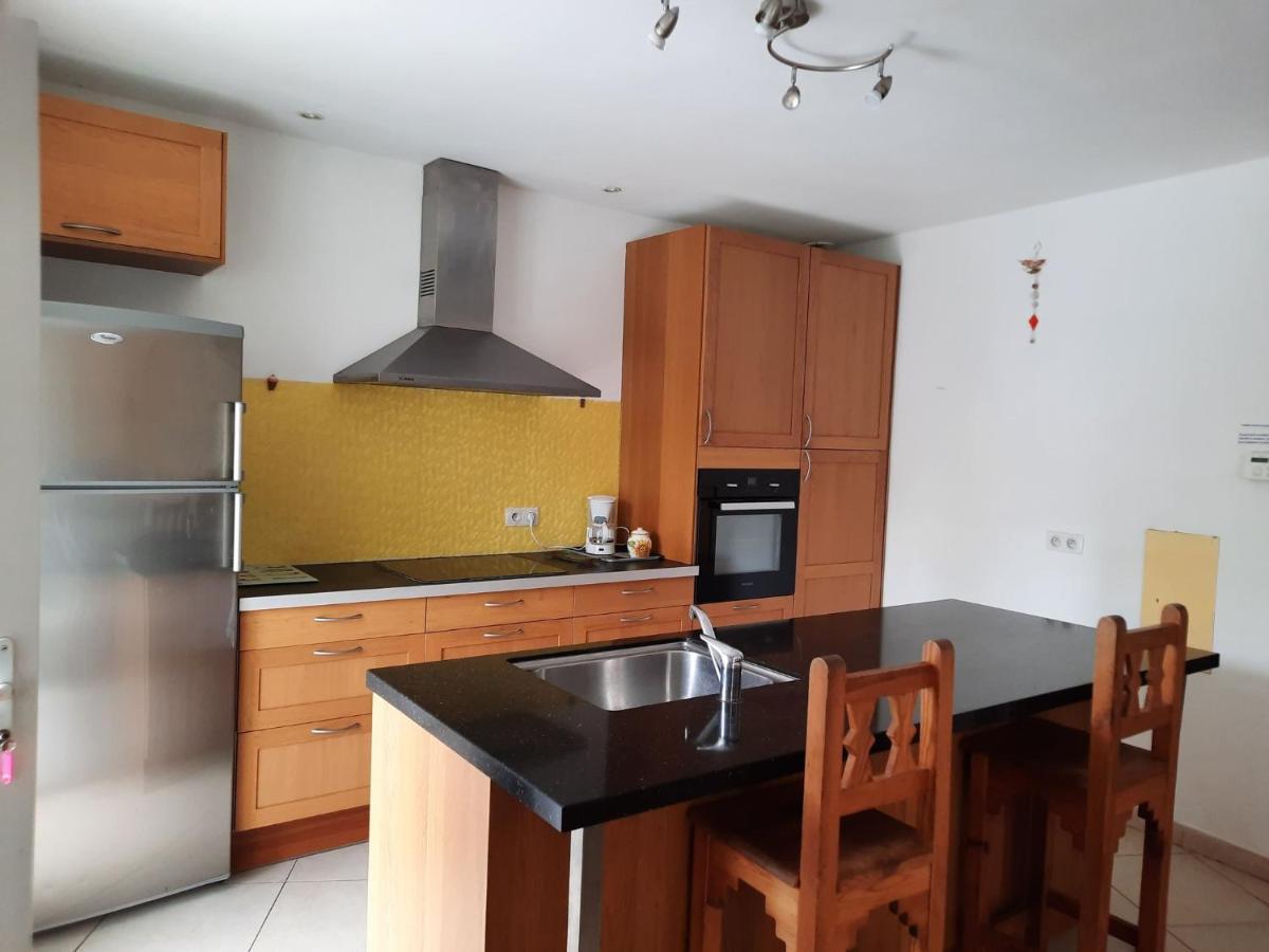 Maison Spacieuse Et Agreable Saint-Georges-de-Luzencon Екстер'єр фото