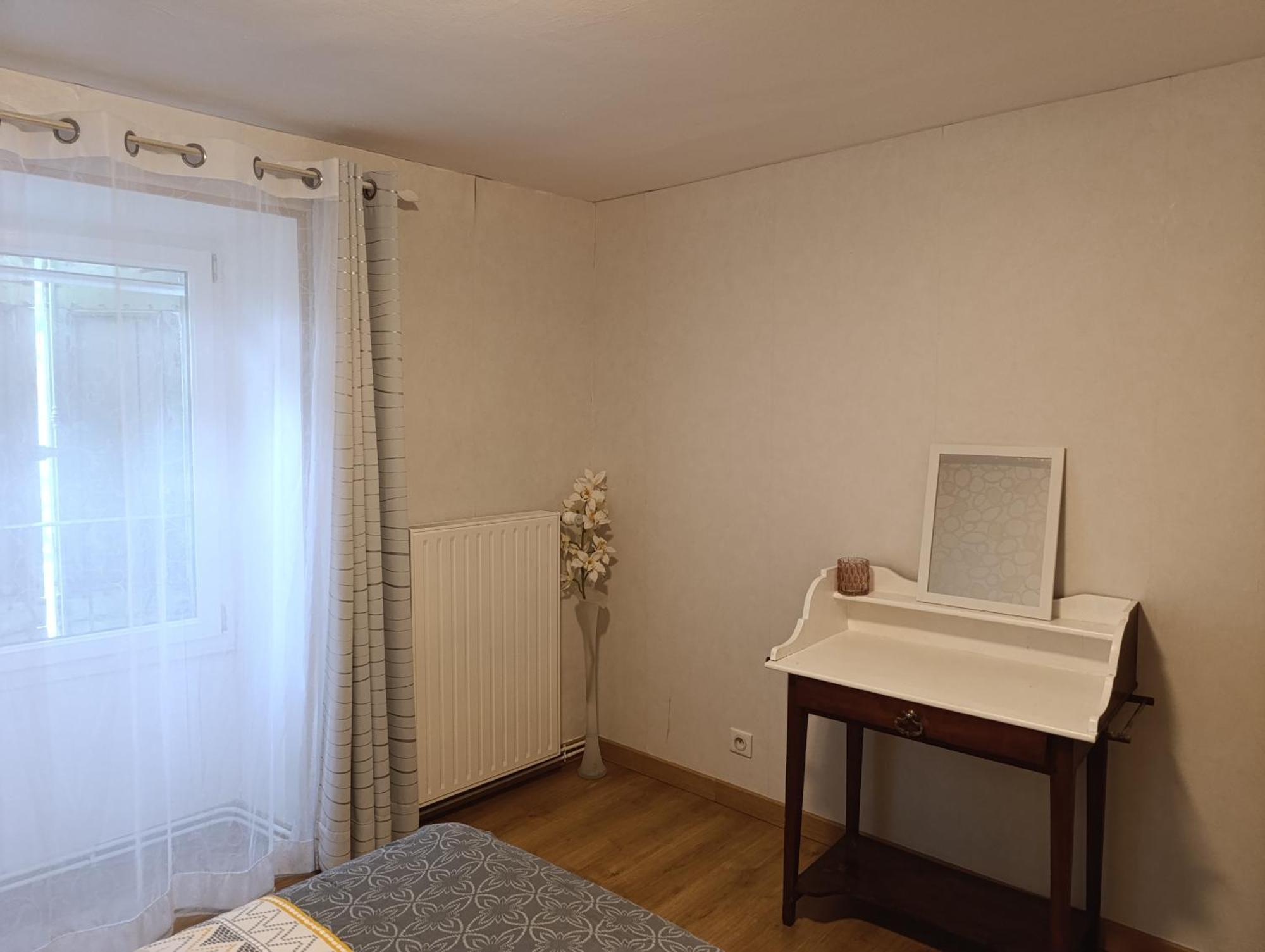 Maison Spacieuse Et Agreable Saint-Georges-de-Luzencon Екстер'єр фото