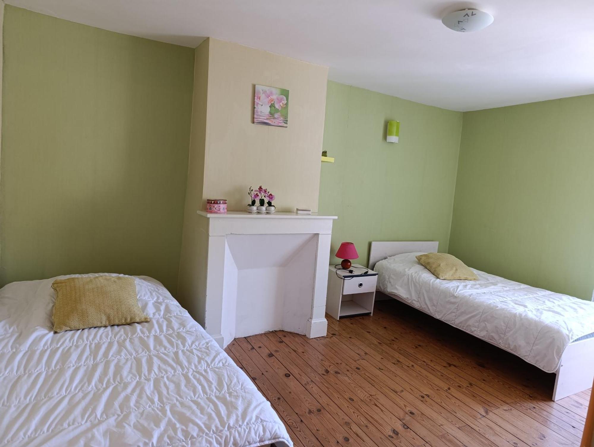 Maison Spacieuse Et Agreable Saint-Georges-de-Luzencon Екстер'єр фото
