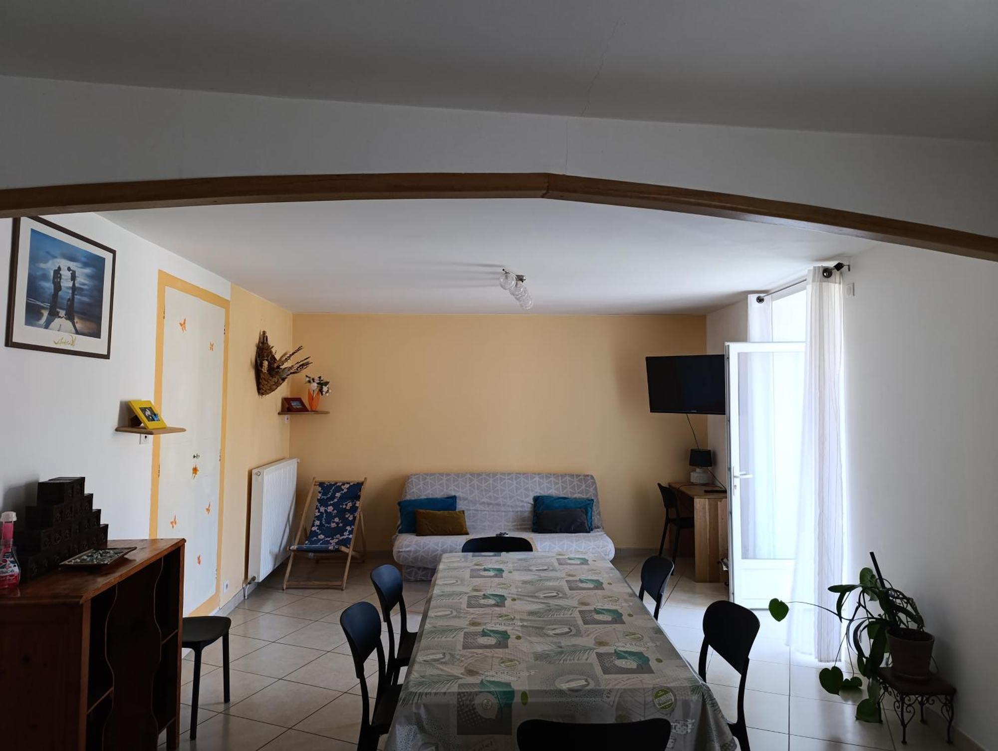 Maison Spacieuse Et Agreable Saint-Georges-de-Luzencon Екстер'єр фото