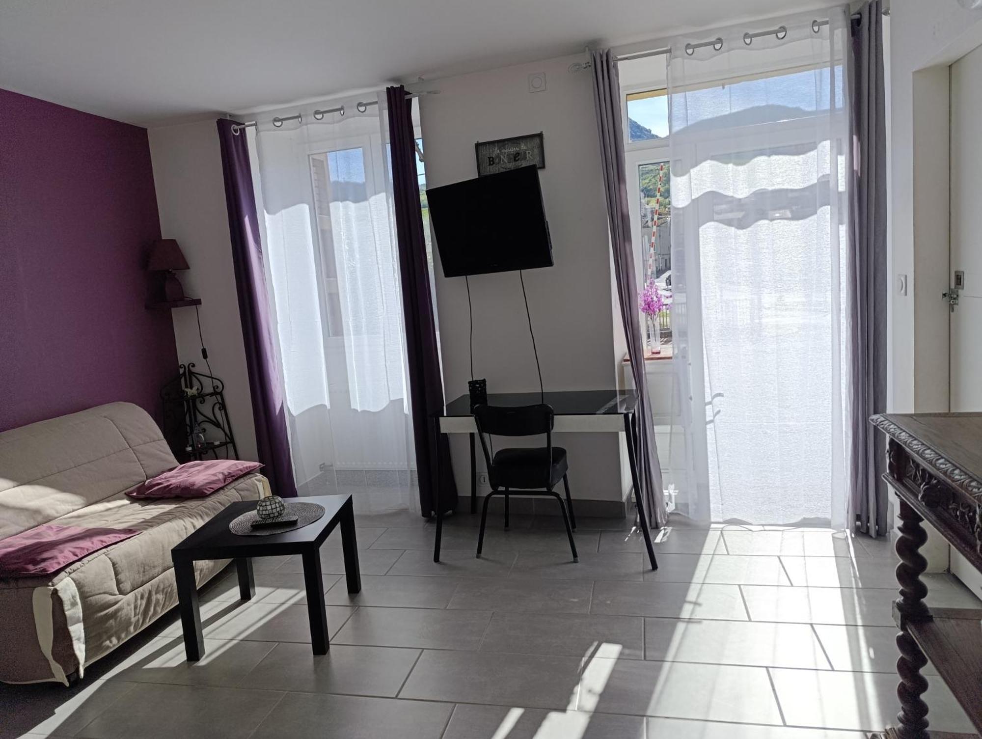 Maison Spacieuse Et Agreable Saint-Georges-de-Luzencon Екстер'єр фото