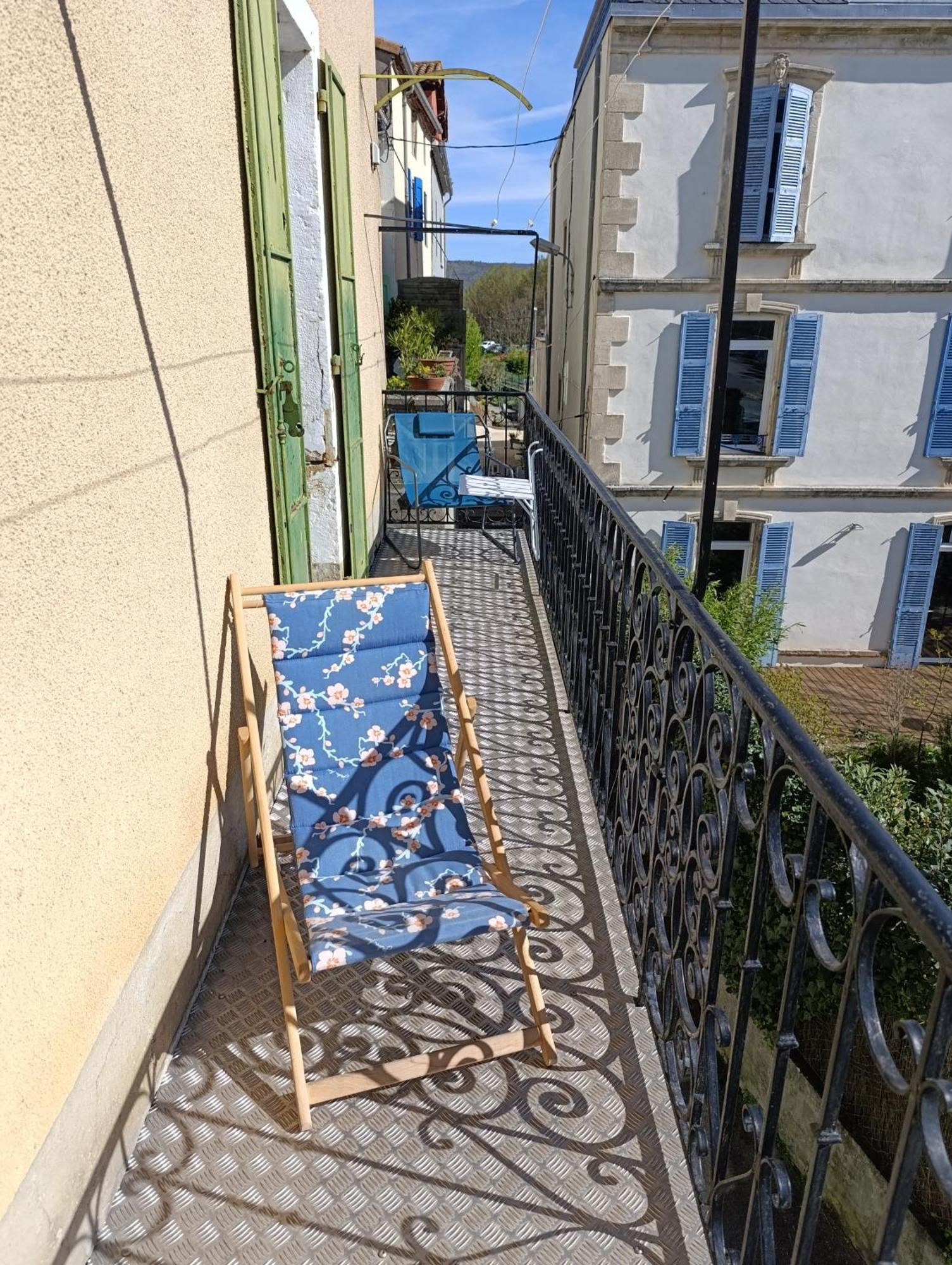 Maison Spacieuse Et Agreable Saint-Georges-de-Luzencon Екстер'єр фото