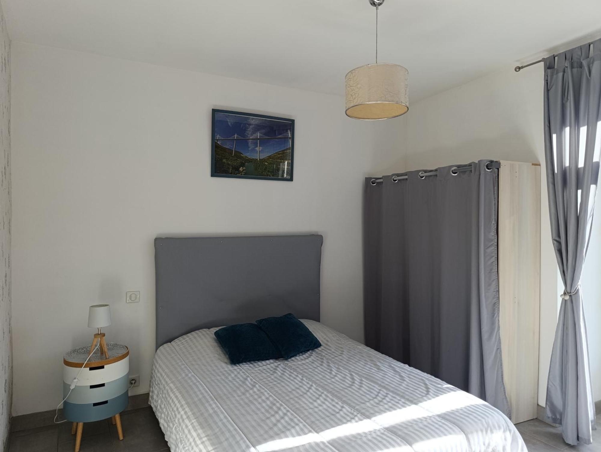 Maison Spacieuse Et Agreable Saint-Georges-de-Luzencon Екстер'єр фото